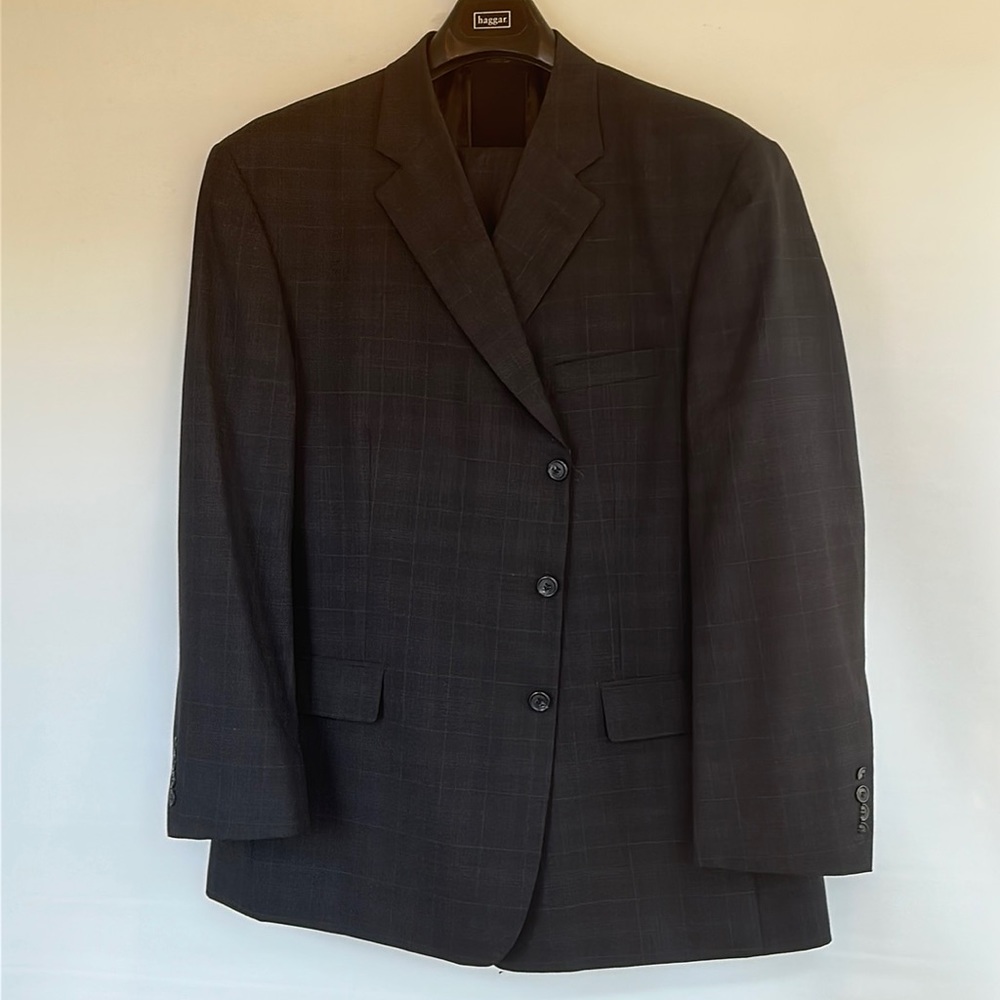 Haggar complete suit!  Jacket is 48R and pants are 36/30